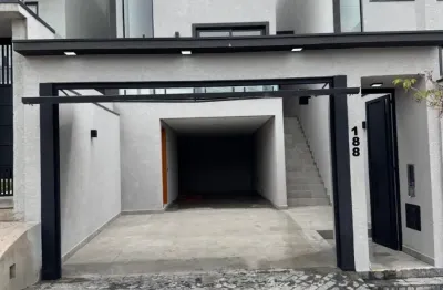 Casa moderna e sofisticada com acabamento de alto padrão e área de lazer completa!