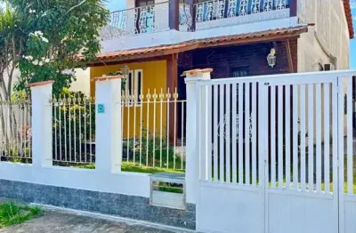 Versatilidade: casa de 2 pavimentos á venda em são pedro da aldeia-rj