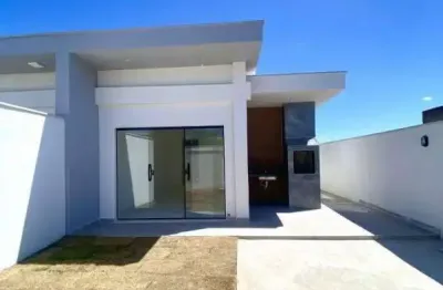 Bela casa com suíte e área gourmet no bairro vila do peró