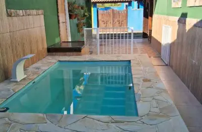 Casa com piscina e área gourmet à 900 metros da rodovia-tamoios