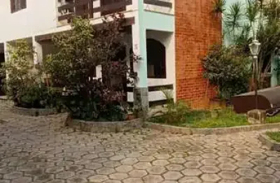 Casa duplex em condomínio no bairro braga cabo frio- rj