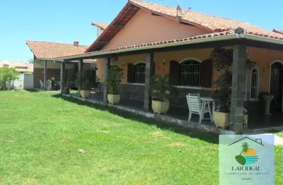 Ampla casa com área gourmet + 2 suítes independentes em praia seca