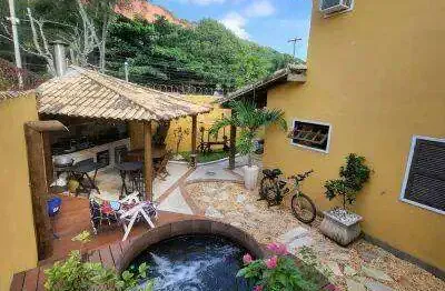 Casa em frente a praia rasa - búzios c/ ofurô e área gourmet privativa