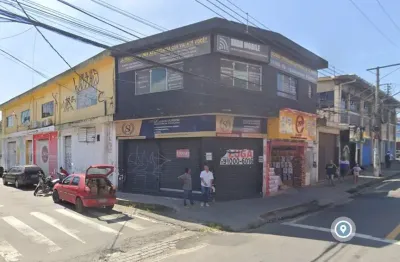 Sala comercial no 1º. andar com 50m2 com banheiro individual próximo a estação de trem!!!