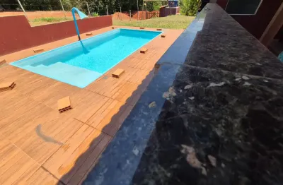 Chácara a 5 minutos do centro, com área gourmet pronta para uso.