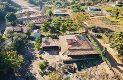 Sítio com área de 11.000 m² com ribeirão nos fundos em rio manso-mg