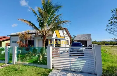 Casa de 2 dormitórios sendo 1 suíte e closet, em balneário arroio do silva/sc