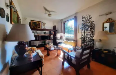 Casa de 4 quartos e possibilidade de usar como ponto comercial