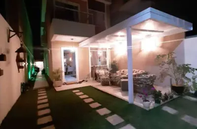 Casa com 4 quartos à venda na Rua dos Pavões, Itaipu, Niterói
