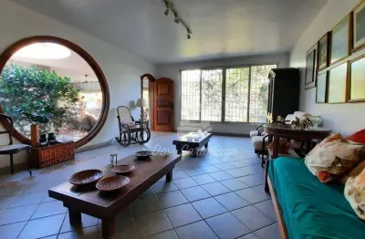 Casa com 6 quartos à venda na Rua Guararapes, São Francisco, Niterói