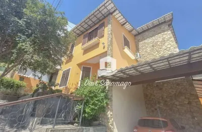 Casa de alto padrão em condomínio no coração de são gonçalo !