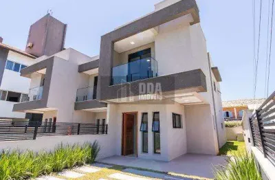 Lindo sobrado novo, com quintal individual,a 280 mts do mar.