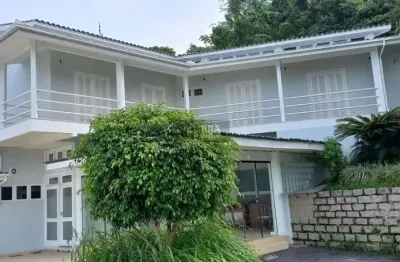 Excelente casa,600 m2, na ponta de baixo. 5 dorm ( 2 suites).