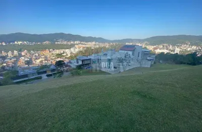 Lindo terreno em condomínio alto padrão, na trindade.