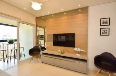 Belíssimo apartamento em jurerê, a apenas 40 metros do mar.