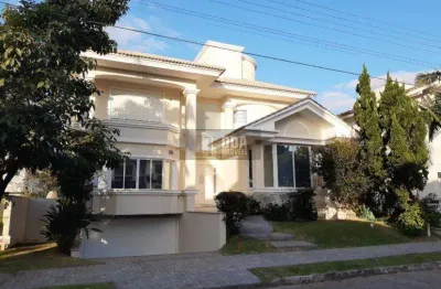 Diferenciada casa com fantástica adega e excelente localização.