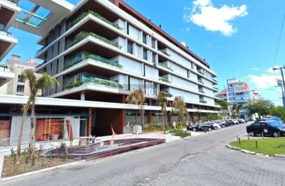Apartamento novo de alto padrão a 100 metros da Praia de Jurerê