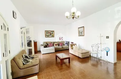 Casa com 4 quartos à venda na rua sete de setembro, jardim santa clara, taubaté por r$ 650.000