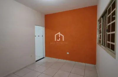 Casa com 2 quartos para alugar na Rua São José do Barreiro, Parque Aeroporto, Taubaté por R$ 1.780