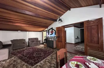 Casa com 3 quartos à venda na Rua João Rodrigues Toledo, Vila São Geraldo, Taubaté por R$ 450.000