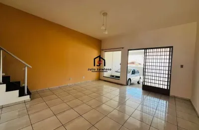 Casa com 3 quartos para alugar na Rua Brazilina Correa Leite Casagrande, Mombaça, Pindamonhangaba por R$ 2.200