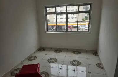 Ao lado do aeropoto de comgonhas, 10 minutos eà pé do shoppimg ibirapuera, em frente ao hospital moriah. aceito caução.