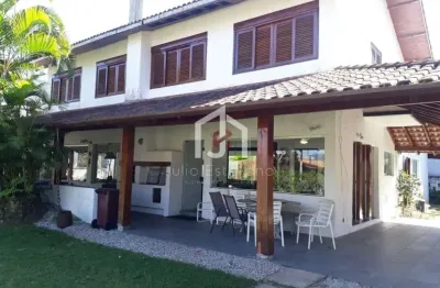 Casa em condomínio fechado com 4 quartos à venda na praia da lagoinha, ubatuba  por r$ 3.000.000