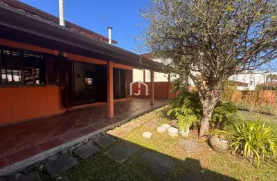 Casa com 4 quartos à venda na Enseada, Ubatuba  por R$ 1.100.000