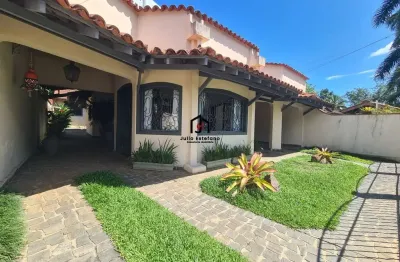 Casa com 3 quartos à venda na Barra da Lagoa, Ubatuba  por R$ 1.600.000