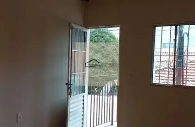 Casa de aluguel na vila ré 3 dormitórios sem vaga 1800 reais