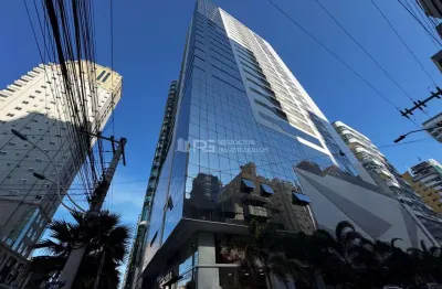 Apartamento alto padrão frente avenida, meia praia, itapema - sc