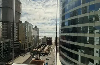 Apartamento com 03 suítes próximo ao mar, meia praia, itapema - sc