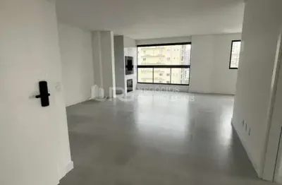 Apartamento À venda em meia praia com 03 suÍtes, Meia Praia, Itapema - SC