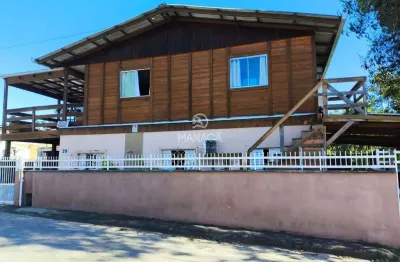 Sobrado com 5 quartos sendo 3 suítes e com piscina para venda em barra velha - sc