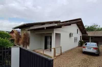 Casa com 3 quartos à venda em poço grande, gaspar , 200 m2 por r$ 852.000
