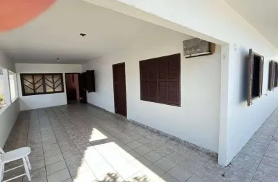 Casa espaçosa e averbada no bairro los angeles – barra velha
