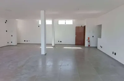 Sala comercial com 100m² localizada no bairro nova barra velha - sc