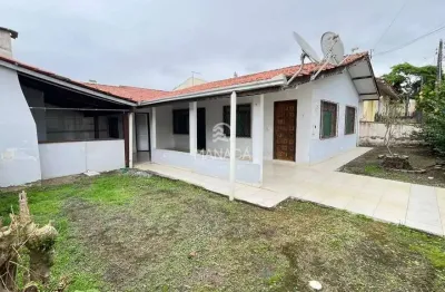 Casa ampla no centro de barra velha — conforto e praticidade em um só lugar!