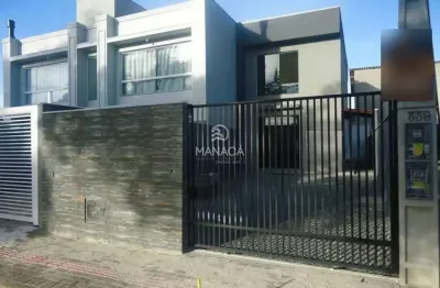 Sobrado com 3 quartos, 500m do mar – suíte master e terreno amplo