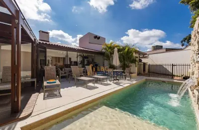 Casa no ahú com piscina aquecida e jacuzzi - 343m³ - 4 vagas - amplo espaço gourmet