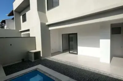 Sobrado com piscina, 3 dormitórios e à apenas 400m do mar - itacolomi - balneári