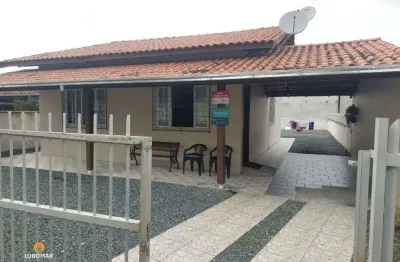 Casa com 03 dormitórios !! centro de balneário piçarras sc!!