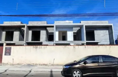 Sobrado com 3 dormitórios sendo um suíte r$580.000,00 1.300m do mar em balneário