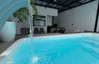 Excelente sobrado mobiliado de 03 dormitórios, com piscina, a venda em balneário