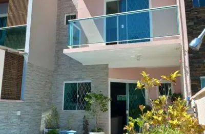 Sobrado mobiliado com 03 dormitórios, à apenas 250m do mar, no centro de balneár