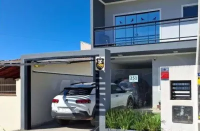 Sobrado mobiliado, com 3 dormitórios e quintal aos fundos, à venda por r$750.000