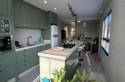 Apartamento semimobiliado a 750m do mar no centro de balneário piçarras sc -  r$