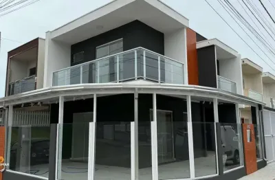 Sobrado pronto para morar, à  apenas 600m do mar, no bairro itacolomi, em bal. p