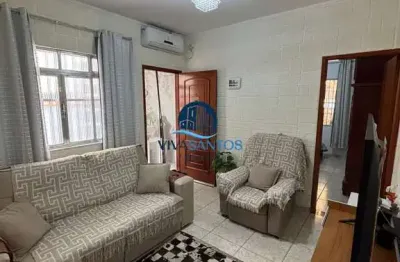 Casa terrea com garagem coberta no jardim guassú - são vicente-sp