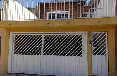 Casa na zona norte com 3 dormitórios, 1 sendo suíte.